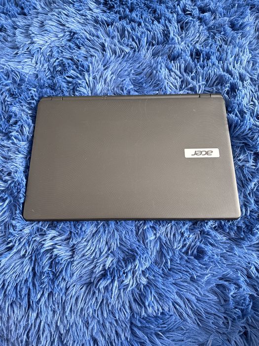 Laptop acer functional(ecranul ii ars)dau si schimb