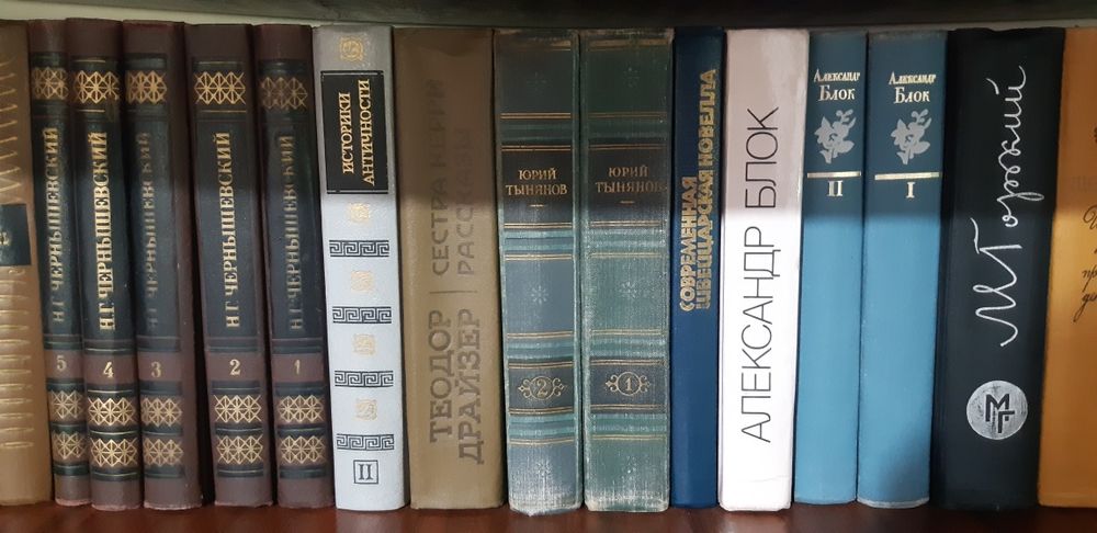 Продам книги известных писателей
