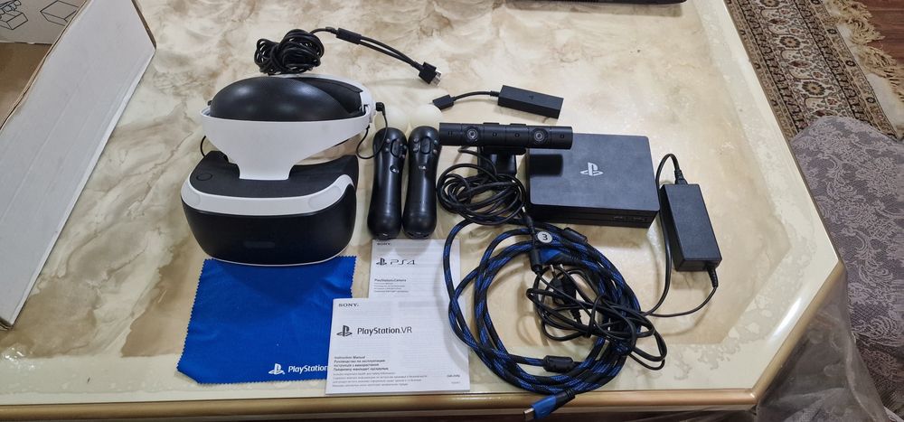 Продаю PS VR CUH-ZVR2.  Работает на PS4, PS5 с адаптером для PS5