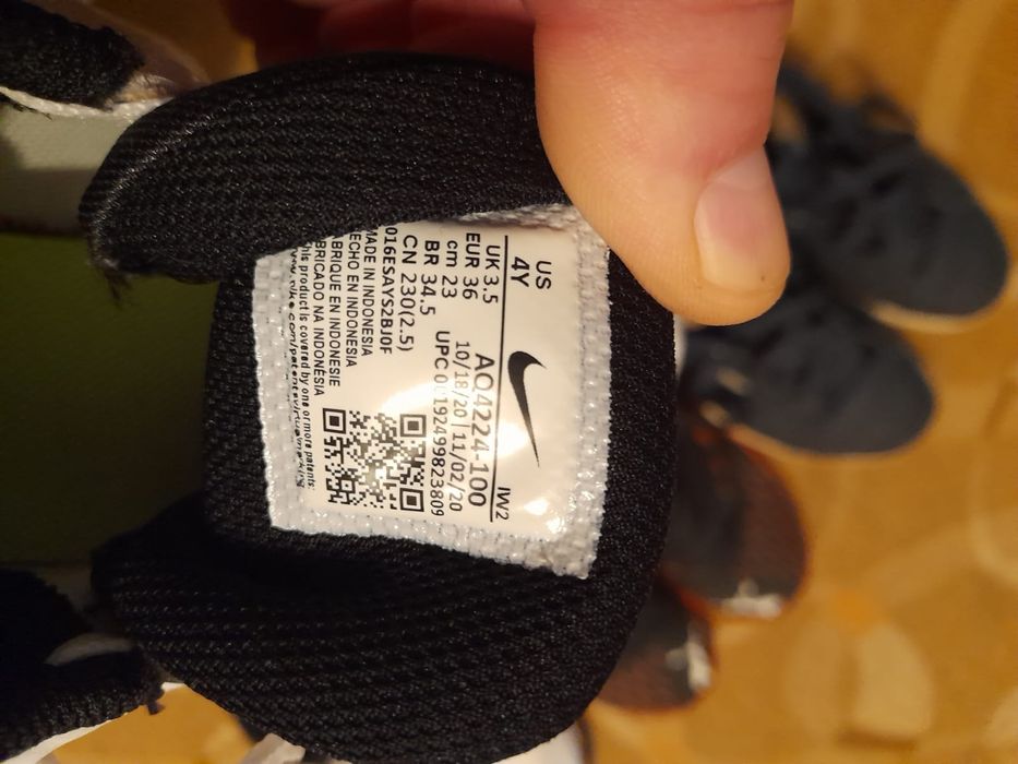 Vând adidași măsură 36 puțin folosiți trimit în tara cu fan 50 lei buc