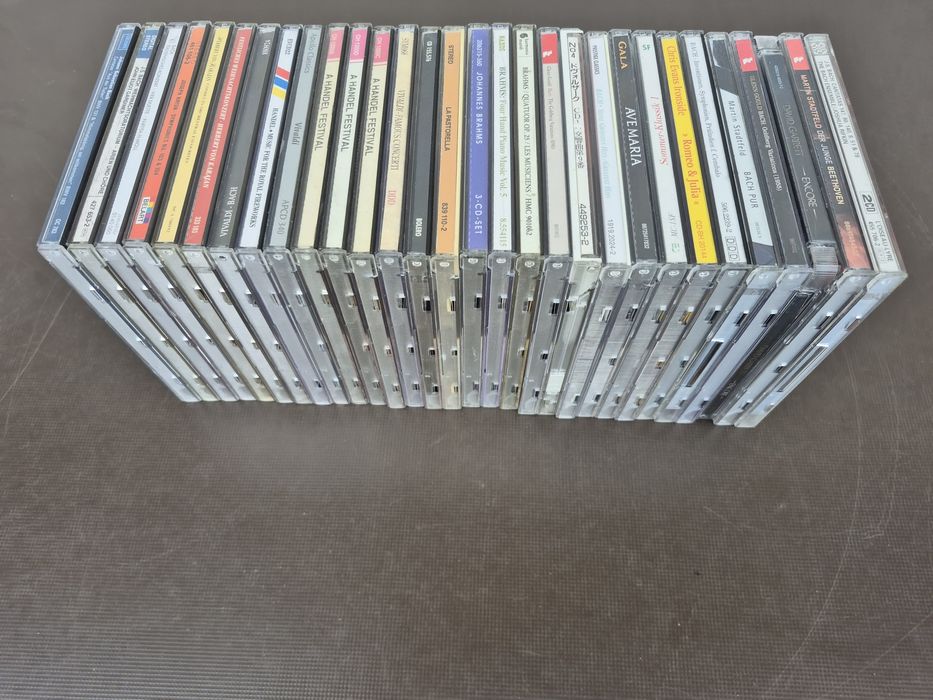 Vând lot 30 CD,muzica clasica Vivaldi, Hayden, Bach, Beethoven,Brahms, Handel