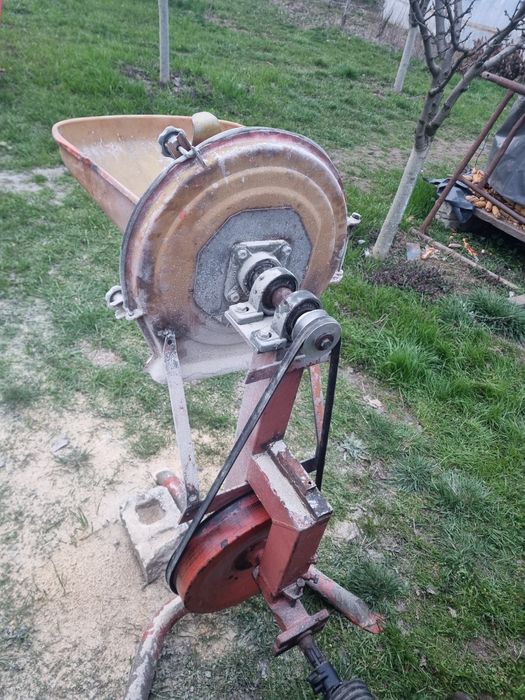 Vând moara dupa tractor