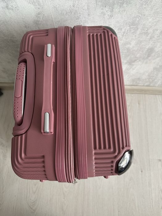 Продам чемодан пользовались 1 раз