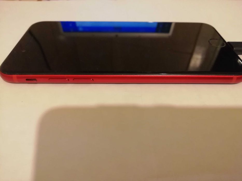 Telefon iPhone 8 red, aproape nou