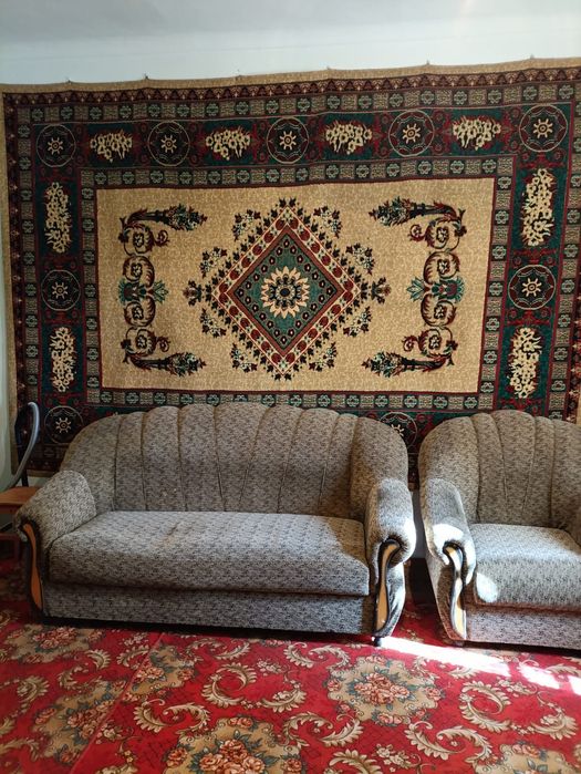 Диван и два кресла