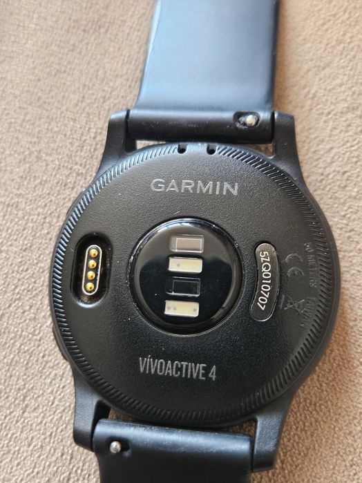 Часовник Garmin Vivoactive 4