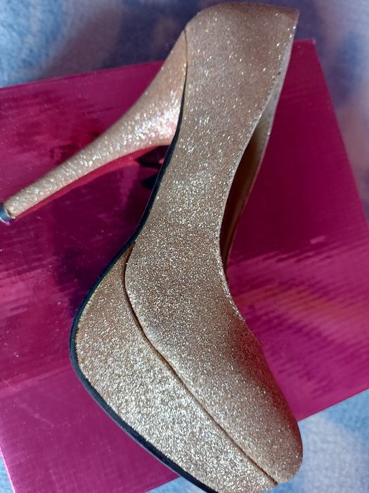 Дамски елегантни обувки номер 39