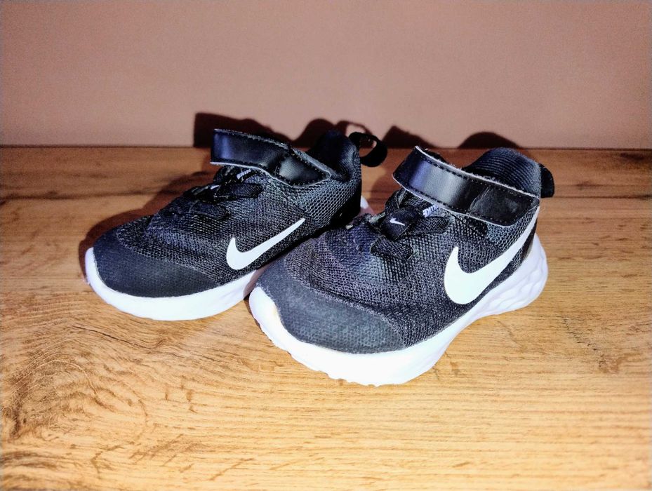 Маратонки Nike revolution 6