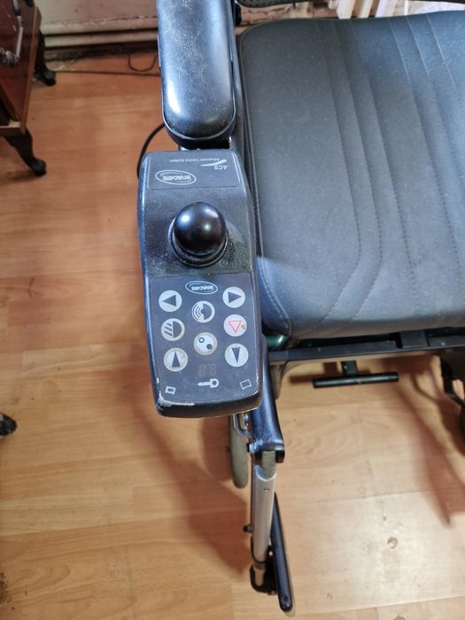 Scaun rulant electric cu joystick – funcțional, 5 viteze