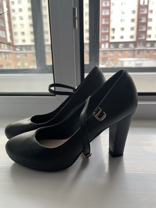 Продам кожаные туфли
