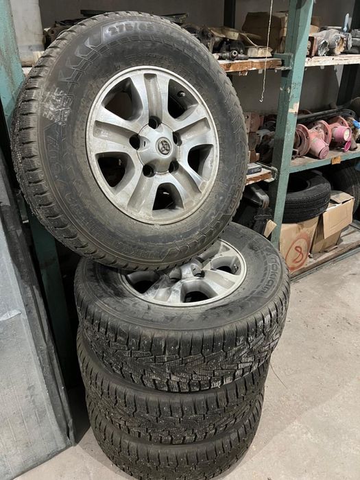 Автошины шипованные 275/65 R17 в комплекте с дисками