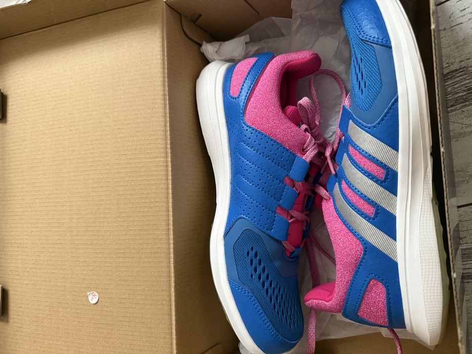 Adidas нови 37 1/3