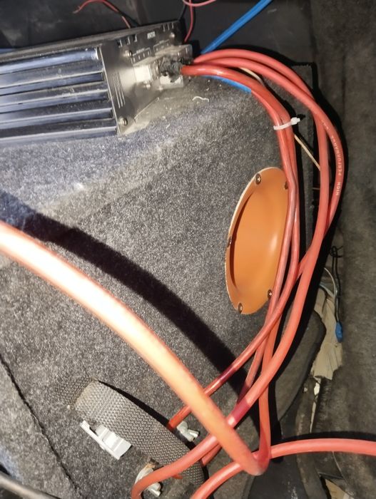 Продам сабвуфер с усилком