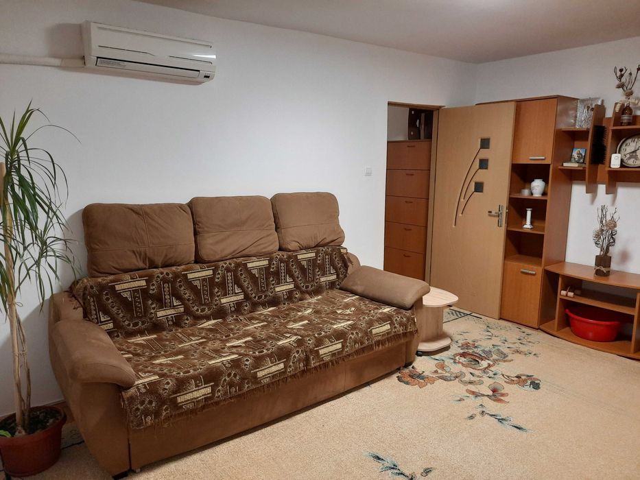 Inchiriez apartament