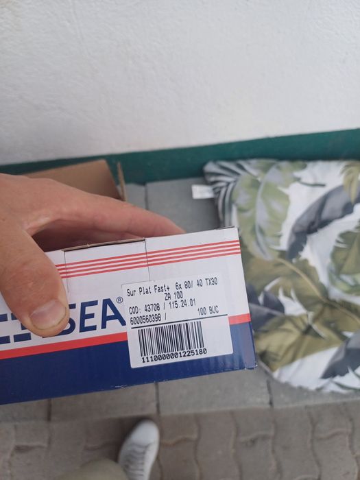 Șurub cu cap plat