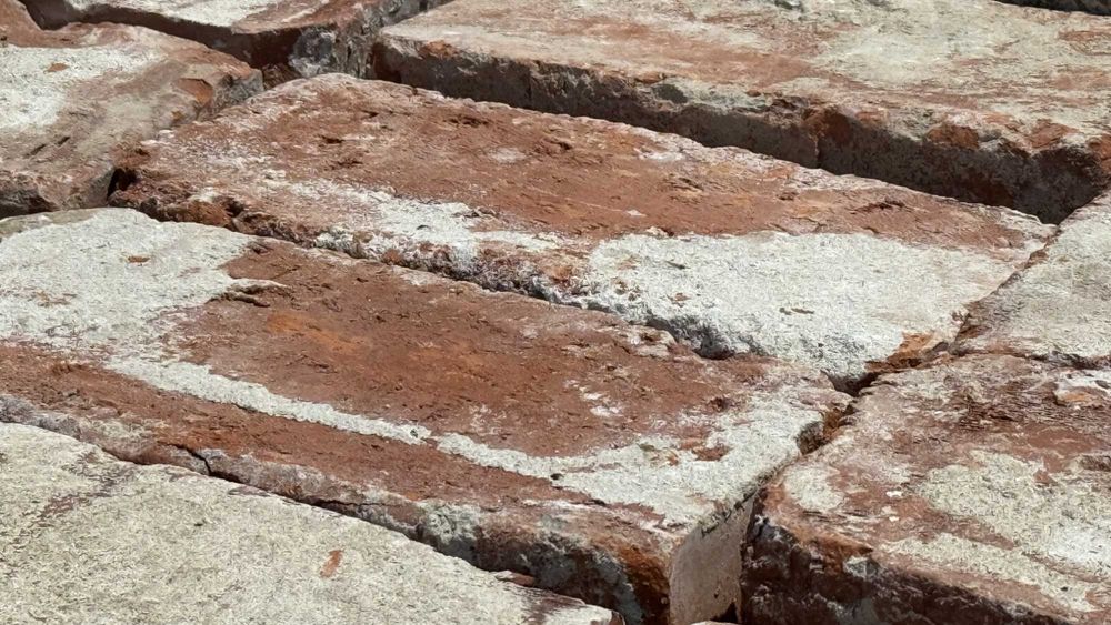 Vand 50.000 cărămizi pline din demolări (240x115x63 mm)