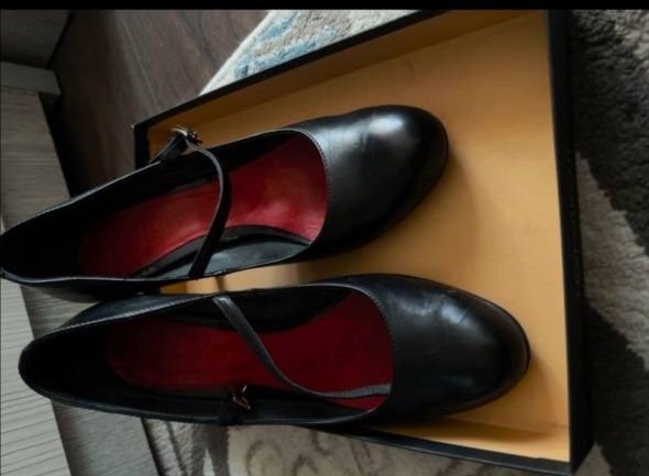 Аёллар оёк кийими