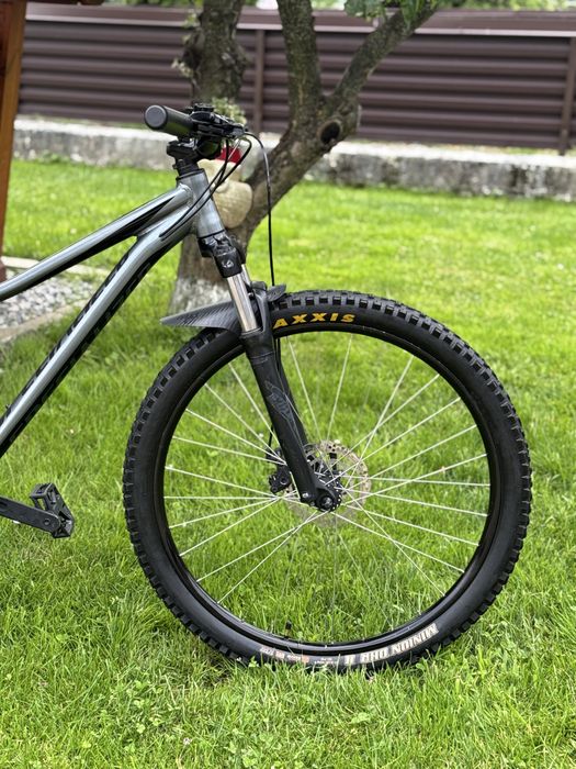 bicicletă SPECIALIZED