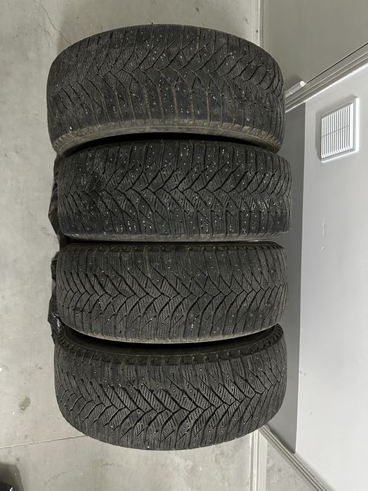 Продам зимние шины 215/55/17