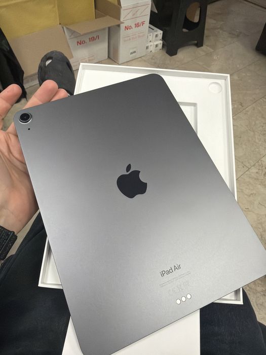 Apple ipad air 5th gen 256gb wifi la cutie ios 26