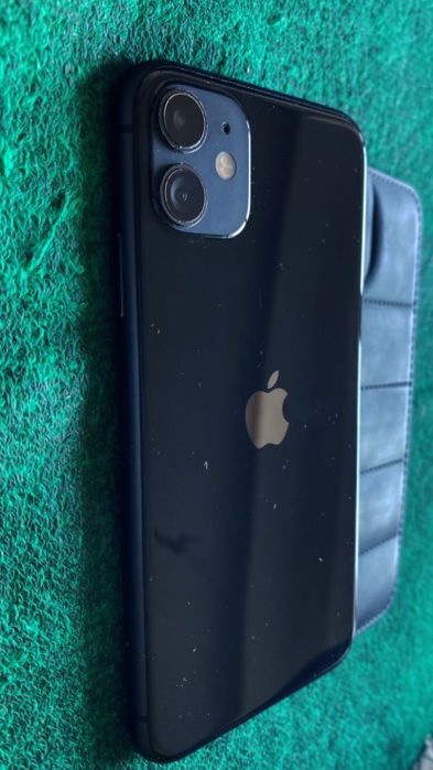 Продавам iphone 11 използван много малко време в много добро състояние
