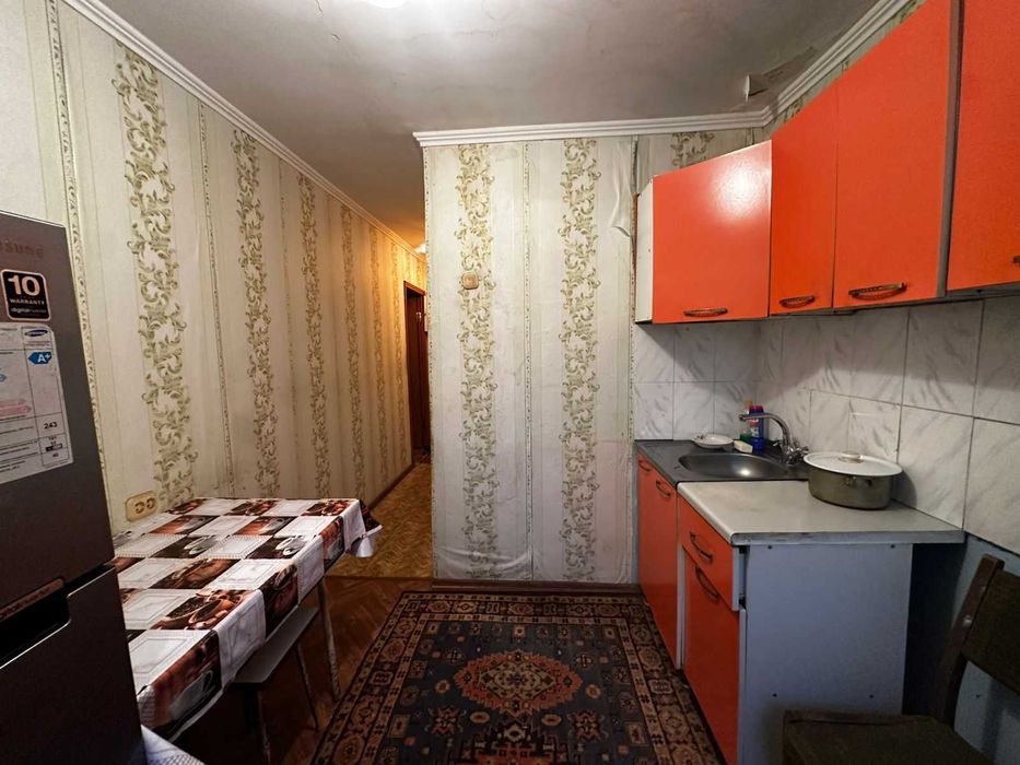 j Продаю 2- комнатную квартиру по пр. Республики!