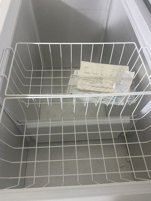 Muzlatgich sotiladi.