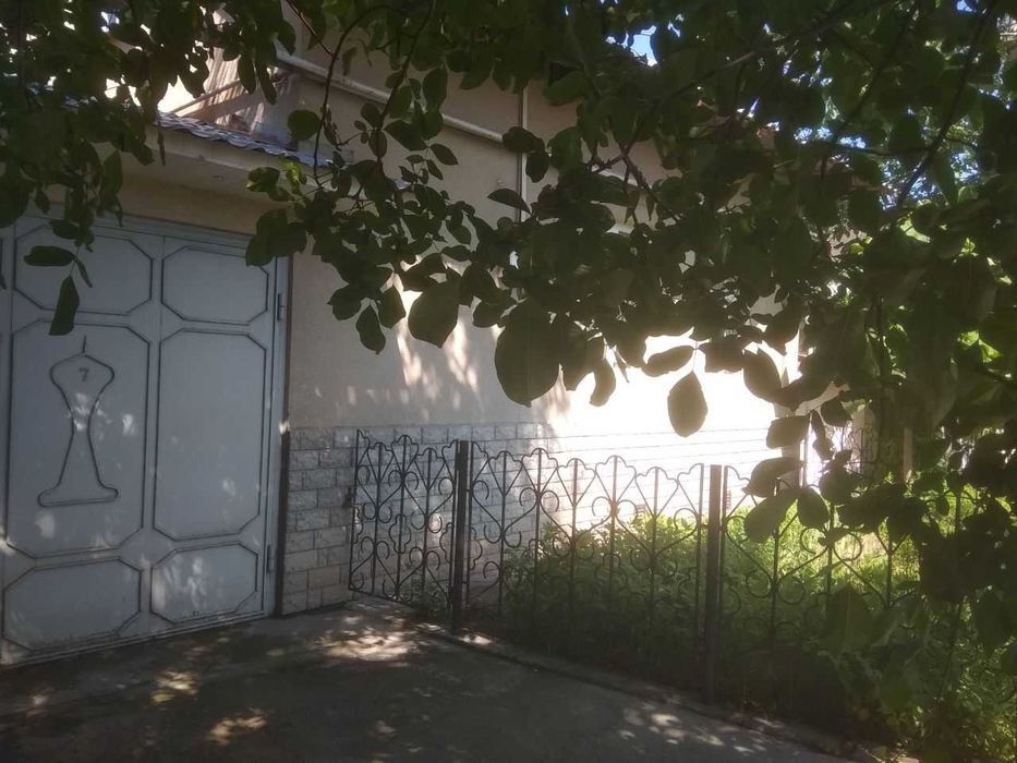 продам два дома вместе
