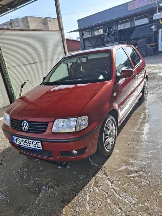 VOLKSWAGEN Polo