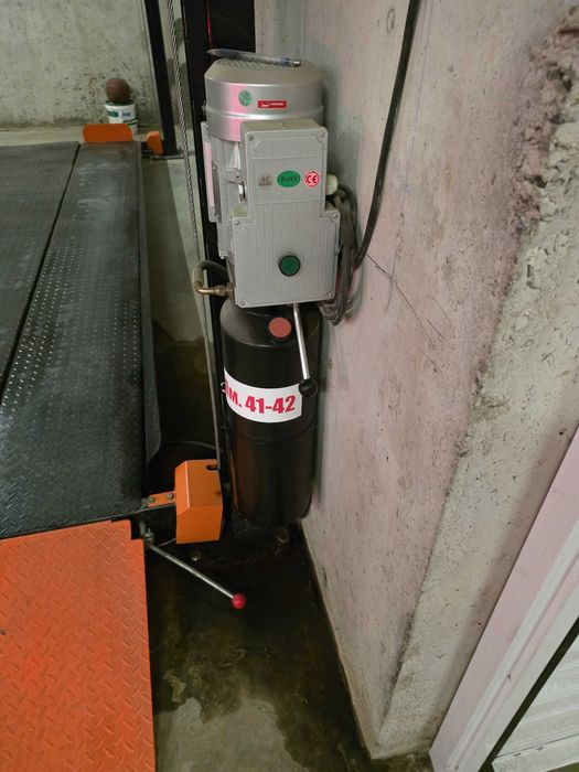 четири колонен подемник за автомобил, цяла платформа