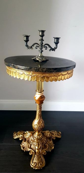 Măsuță veche  din bronz cu blat din marmură