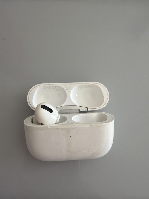 Airpods 2 кейс и левый наушник