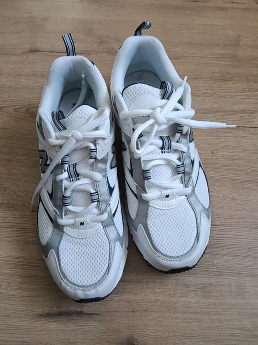 Adidași  new balance