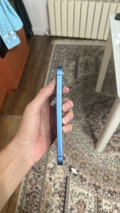 Продам iphone 13, состояние среднее.