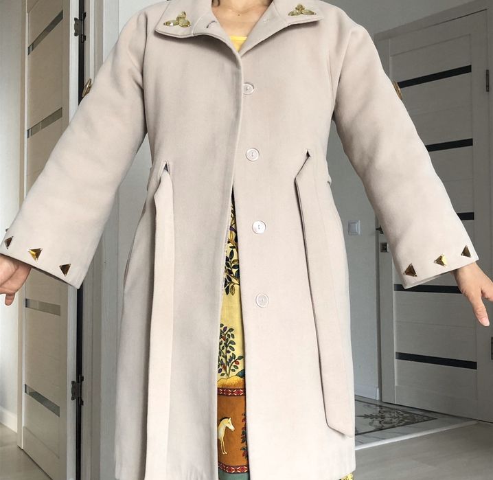 Осенний пальто 12.000 тг.