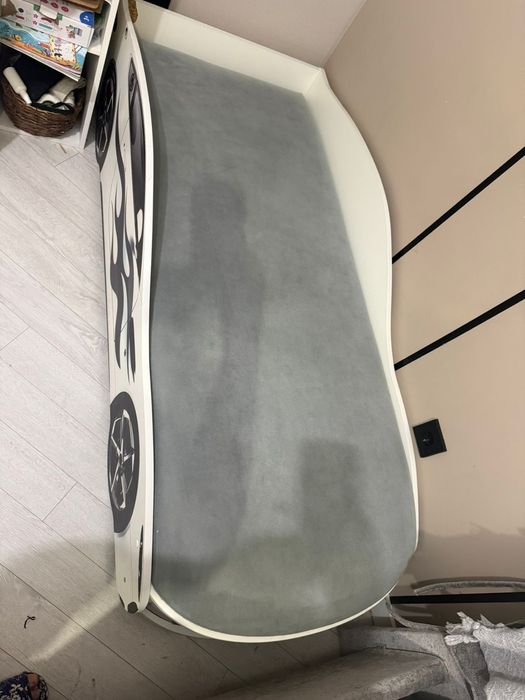 Продам машинку кровать