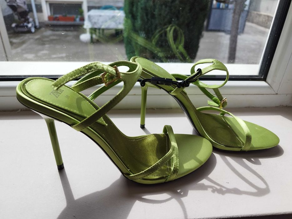 Сандали на ток Zara