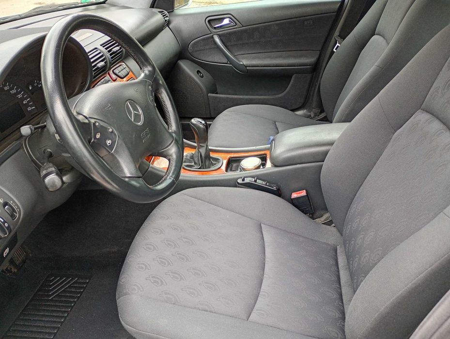 Vând Mercedes-Benz C180 benzină Euro4 din 2002 in stare bună de funcționare