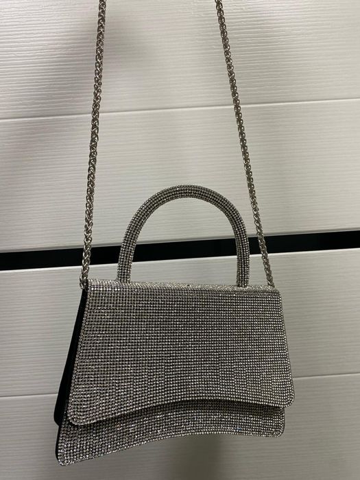 вечерние платья и сумочка