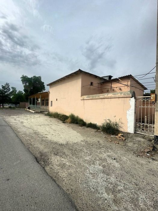 Здание продаётся