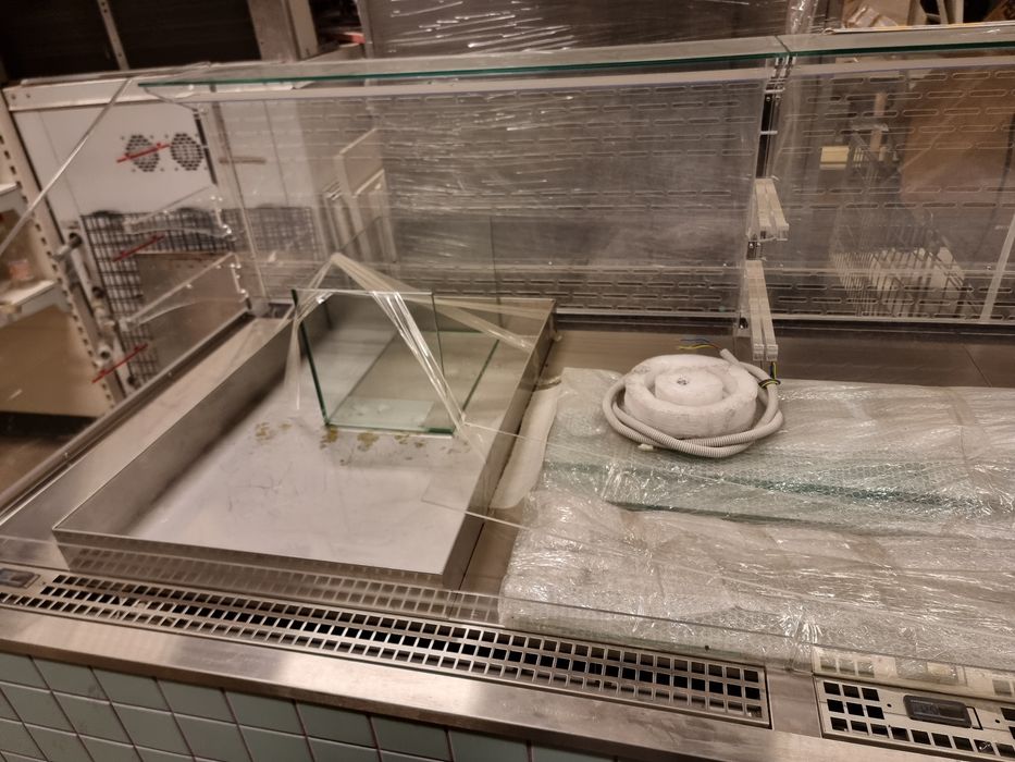 Linie autoservire impinge tava cald-rece