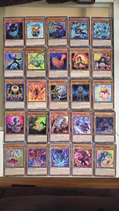 Продавам оригинални Yugioh карти