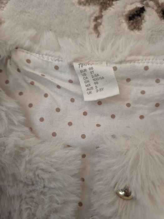 Vestuta pufoasa potrivita pentru rochițe H&M