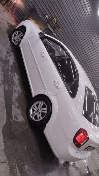 Lasetti 1.8 sotiladi