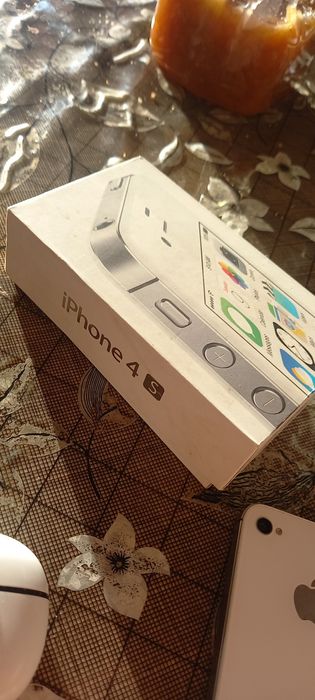IPhone 4s в отличном состоянии
