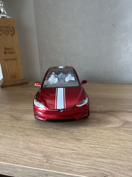 Tesla калекционая машинка