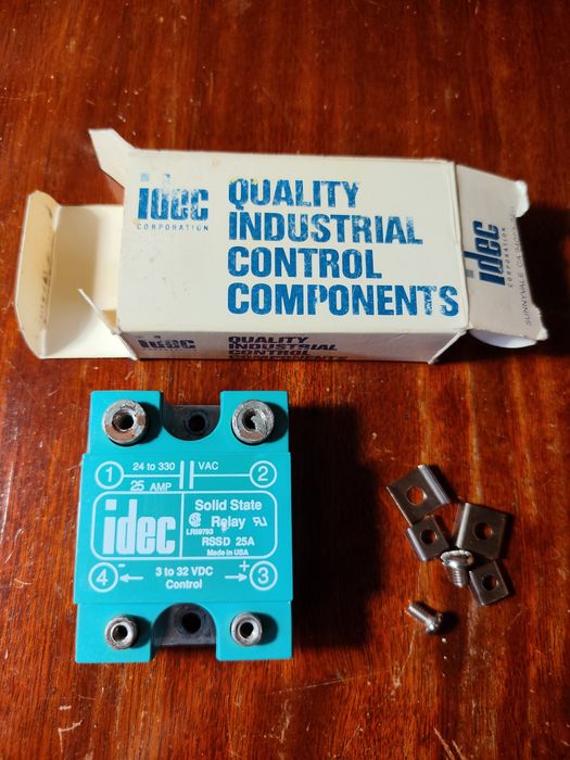 Чисто ново Твърдотелно реле (SSR) IDEC RSSD 25A (24-330VAC / 3-32VDC)
