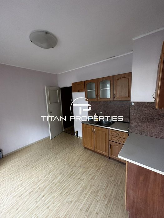 Дава се под наем Тристаен апартамент в Бургас, Изгрев - 80 кв.м за 408 € - Снимка #2