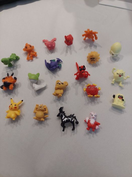 Слънчеви очила, гердани, чантички, ключодържател, домашни обувки