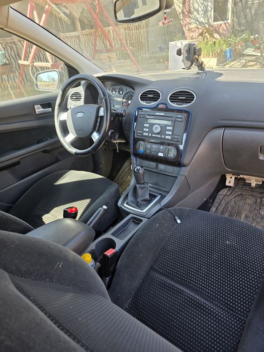 Vînd sau schimb Ford focus mk2 cu triciclu electric cu cabina